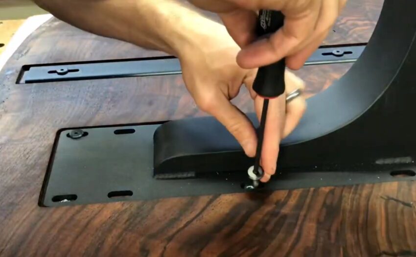 Attach Legs to a Table DIY