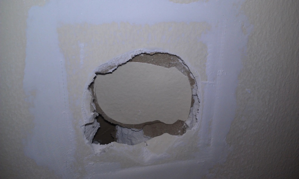 How to Fix a Hole in Plasterboard: A Step-by-Step Guide