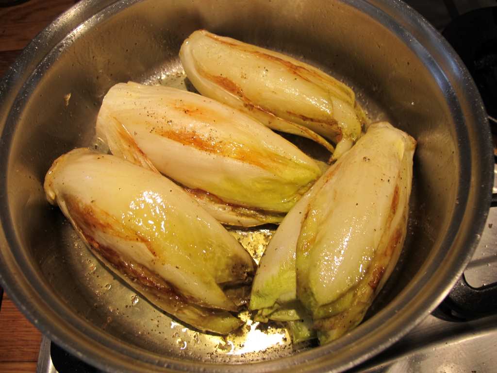 What is endive used for